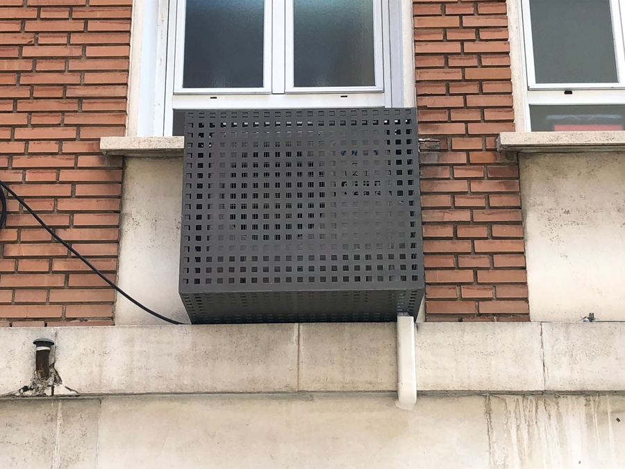 Cajon de hierro a medida para ocultar condensadora exterior