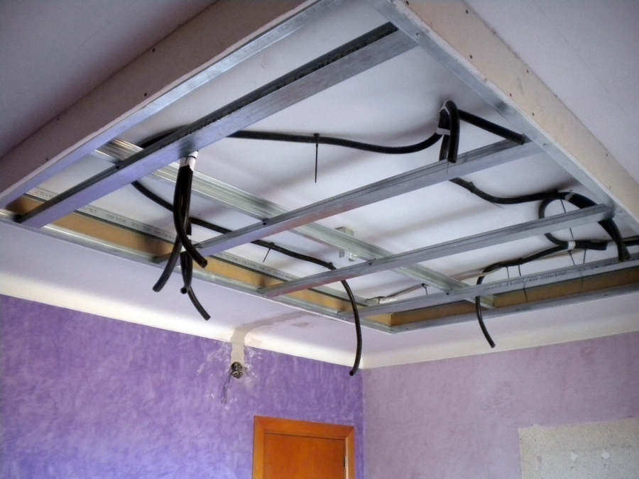 Cajon flotante con instalación electrica Figueres