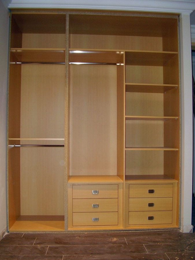 CAJONERAS E INTERIORES DE ARMARIOS A MEDIDA