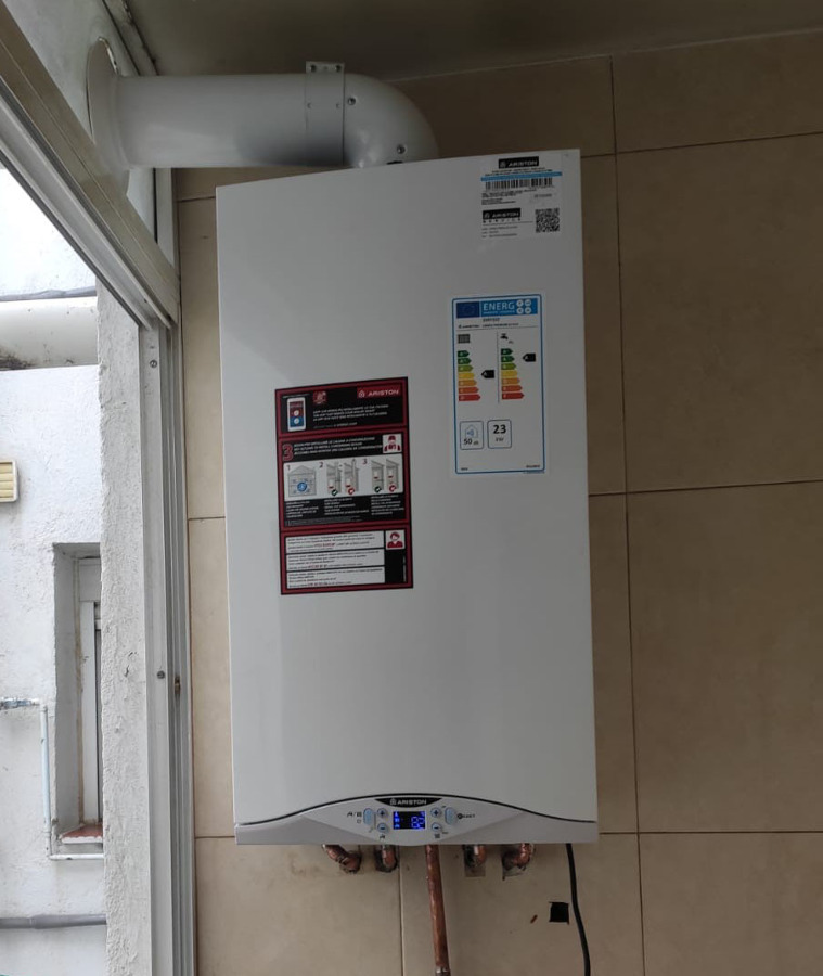 Instalación de caldera Ariston