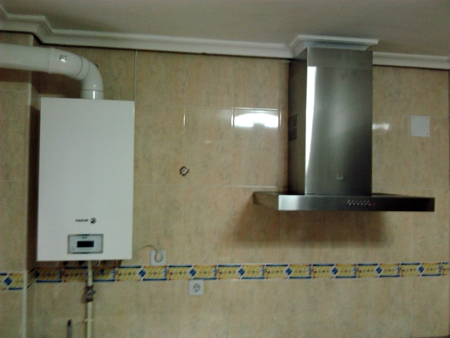 Caldera Fagor y campana extractora