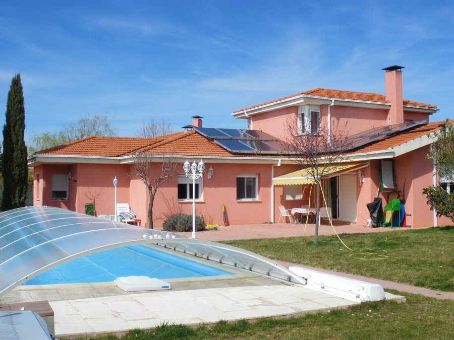 Calentamiento de piscina cubierta con placas solares
