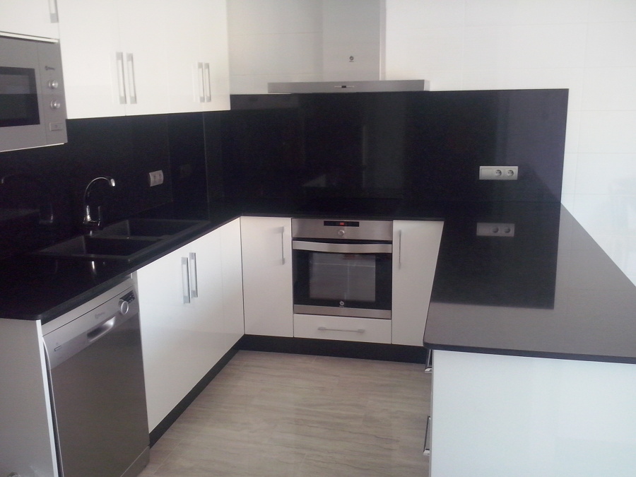 Encimera cocina y frente granito negro Zimbabwe