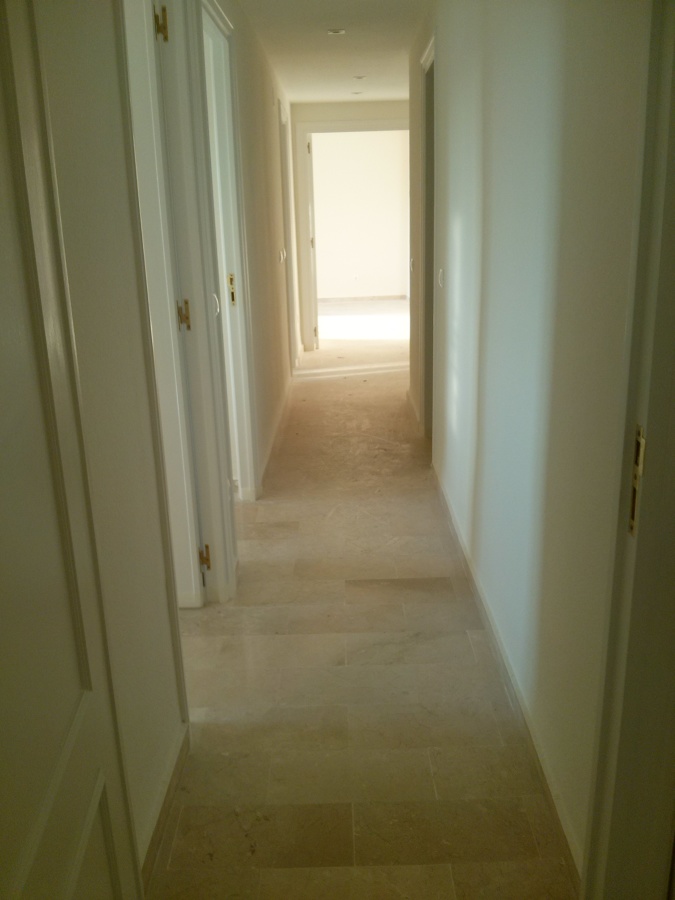 PULIMENTADO PASILLO CON SUELO CREMA MARFIL