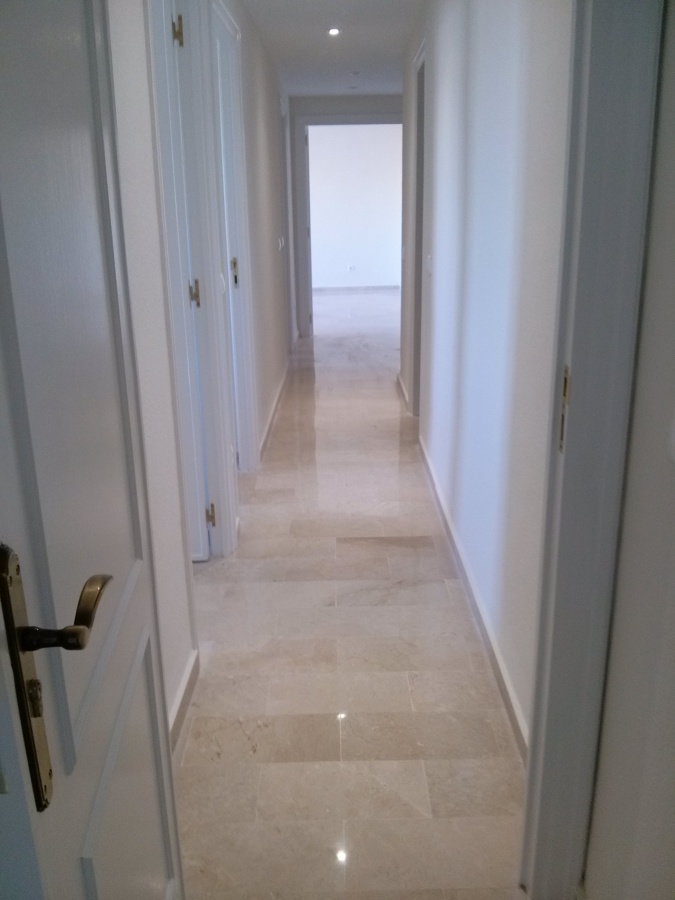 CRISTALIZADO PASILLO CON SUELO CREMA MARFIL