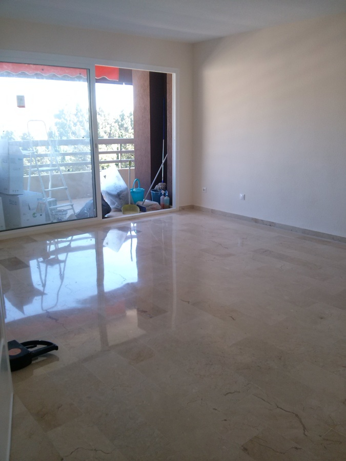 CRISTALIZADO DE SALON CON SUELO CREMA MARFIL