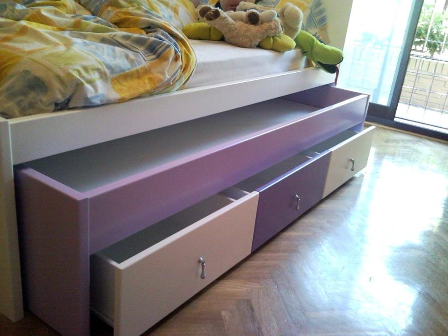 Cama nido con cajones. Lacado en varios colores.