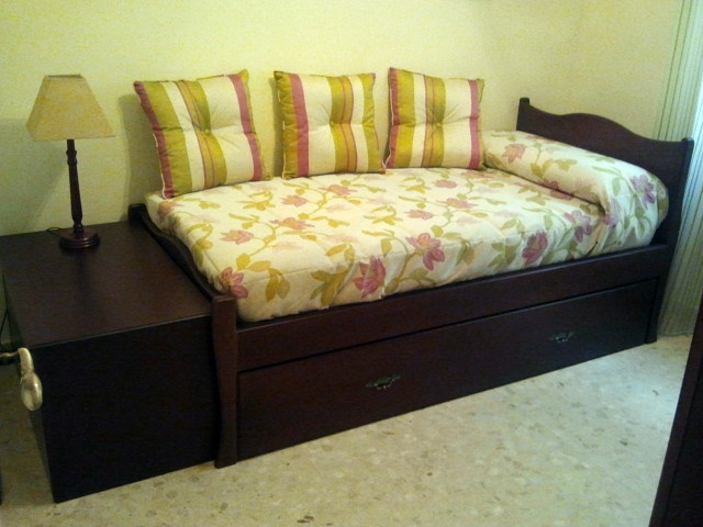 Cama nido fabricada en pino barnizada con tinte