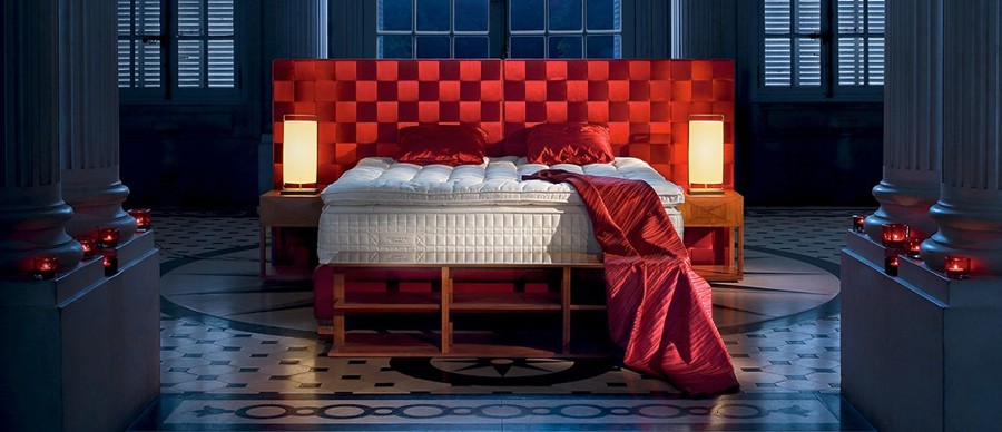 Extremado cabezal de cuadros rojo.