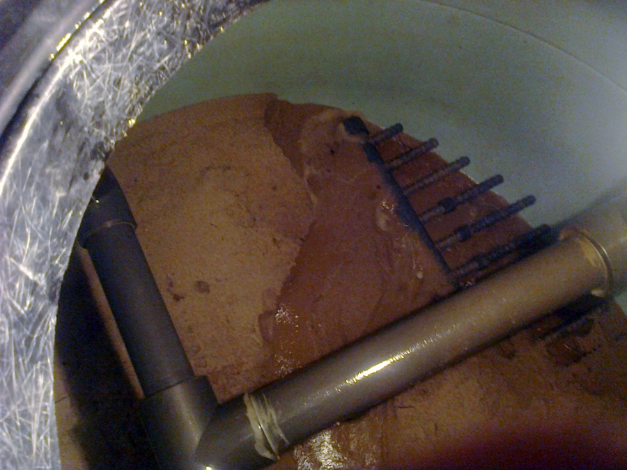 cambiar arena filtro piscina