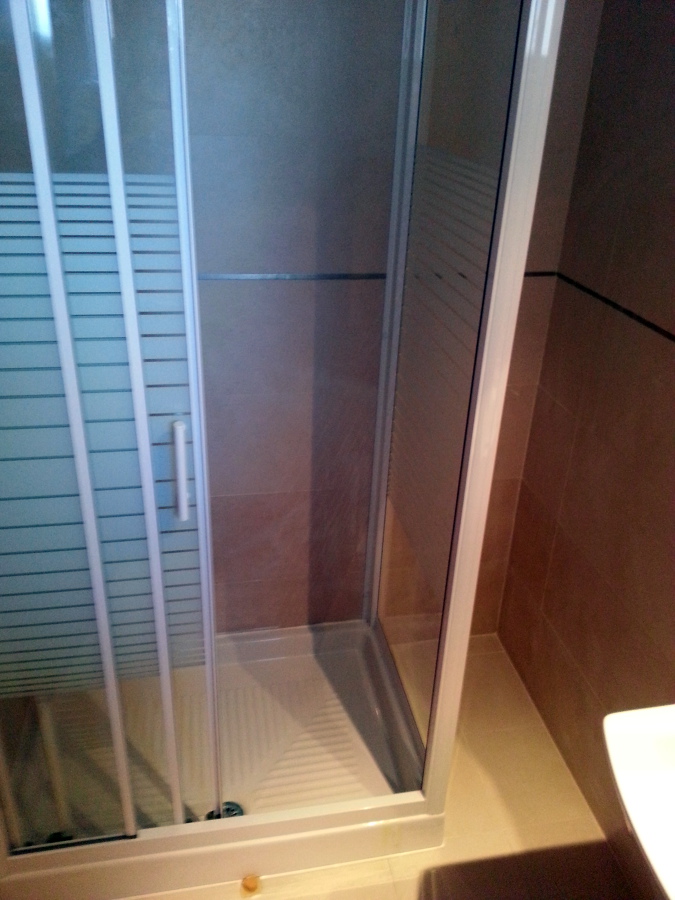 cambiar bañera poplato de ducha,mmpara y mueble  medida