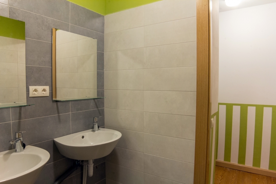 Cambio de uso y adecuación de vivienda unifamiliar como albergue turístico. Pamplon