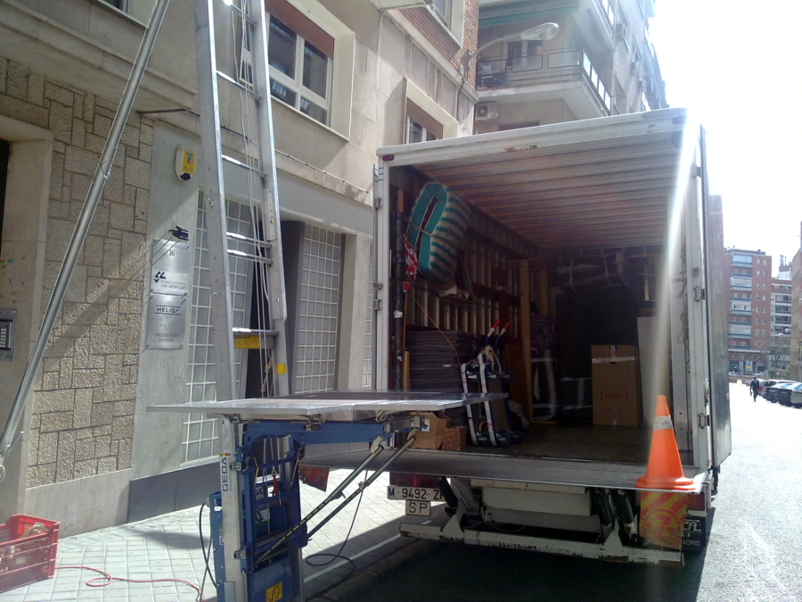 CAMION 30 M3 Y  MONTAMUEBLES