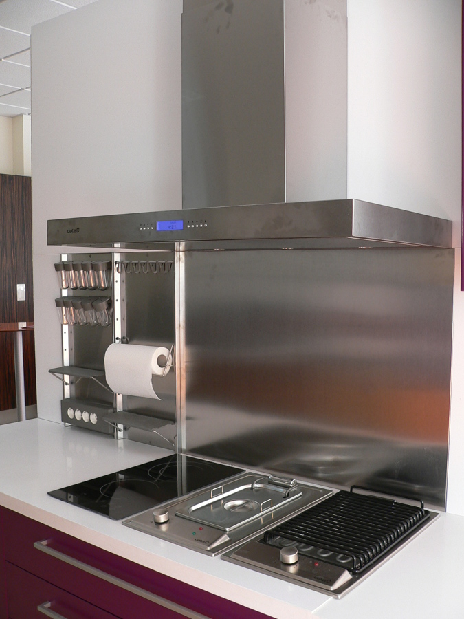 CAMPANA DECORATIVA DE ASPIRACIÓN PERIMETRAL.