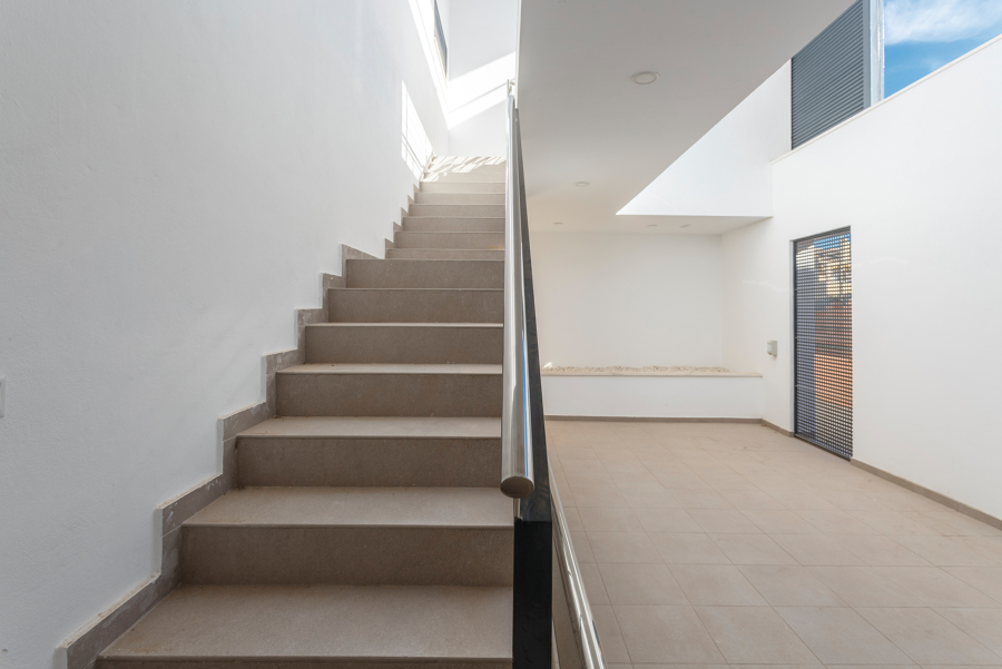 EDIFICIO DE 4 VIVIENDA Y LOCALES