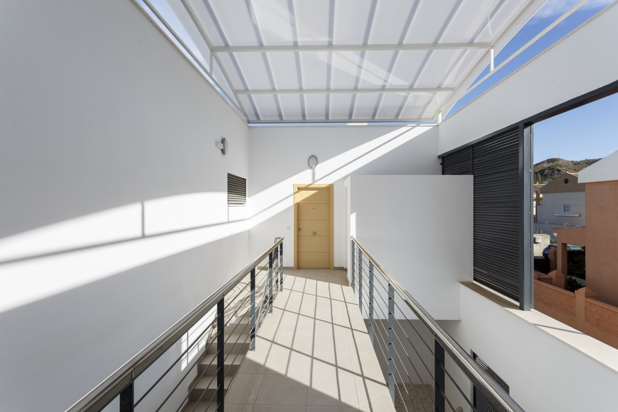 EDIFICIO DE 4 VIVIENDAS Y LOCALES