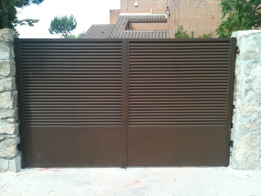 Cancela exterior de lamas