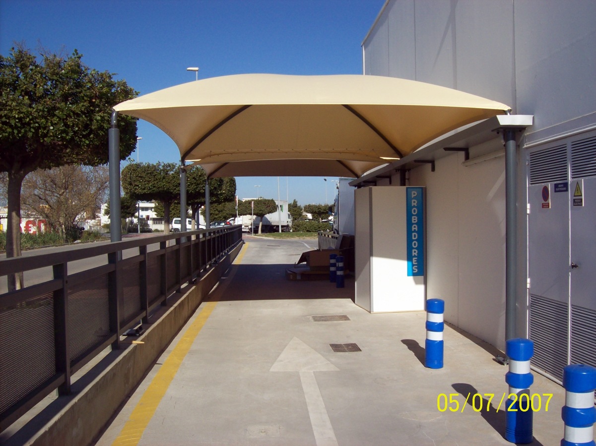 Carpa de cuatro pilares