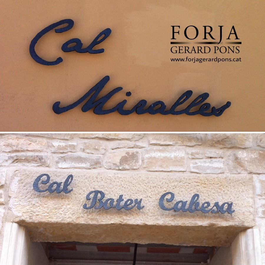 Lletres i cartells forjats.