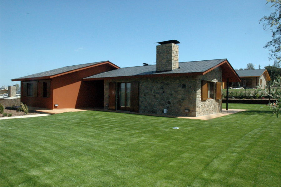 Casa aislada con jardin