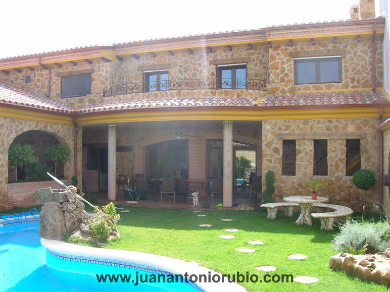 Casa con jardín
