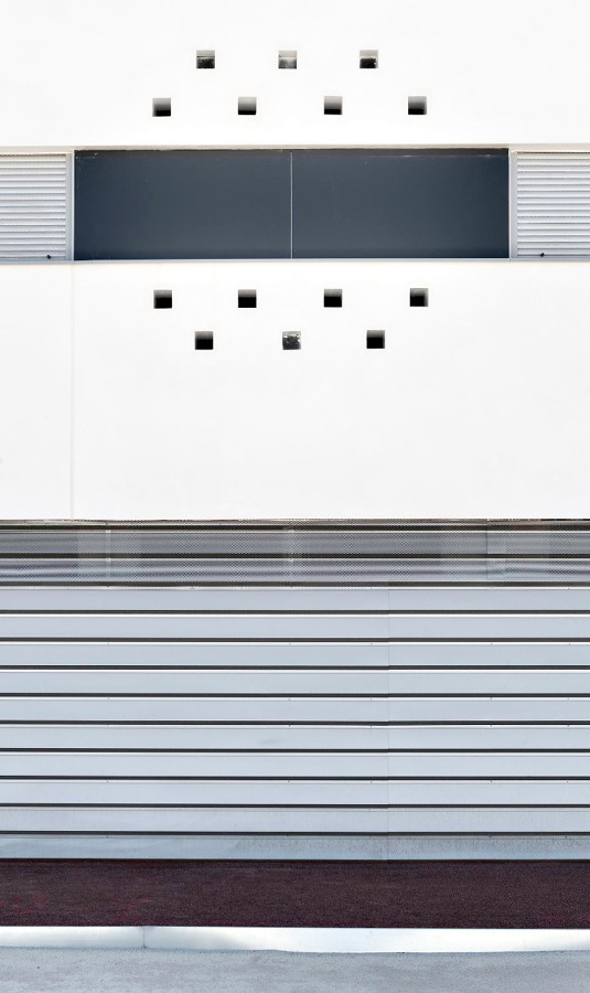 Equipamiento y edificio residencial