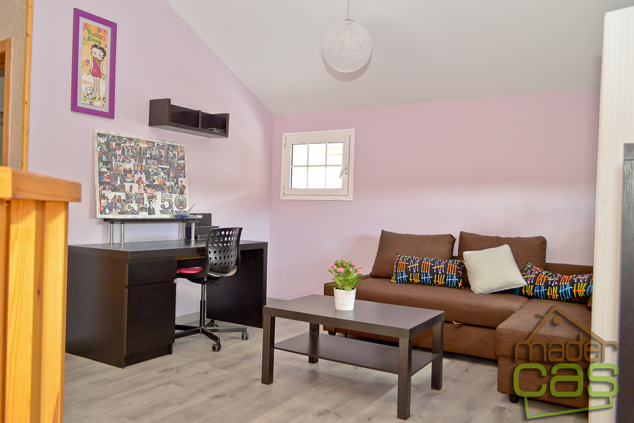 Buhardilla casa de madera mixta dos plantas