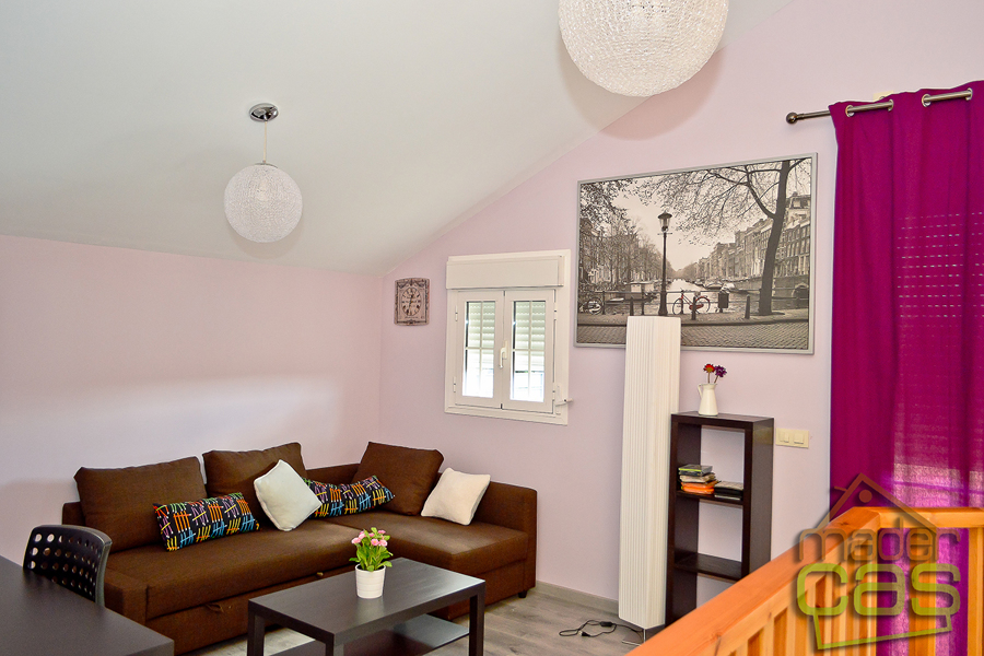 Buhardilla casa de madera mixta dos plantas