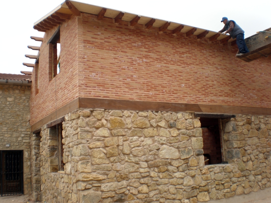 casa en piedra y ladrillo rustico 