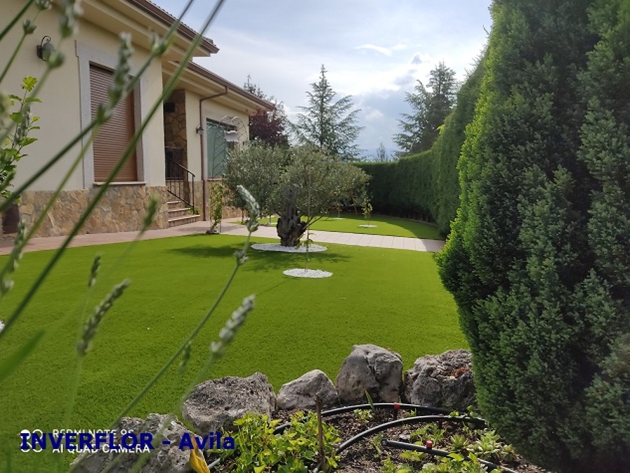 CESPED ARTIFICIAL EN CASA RURAL