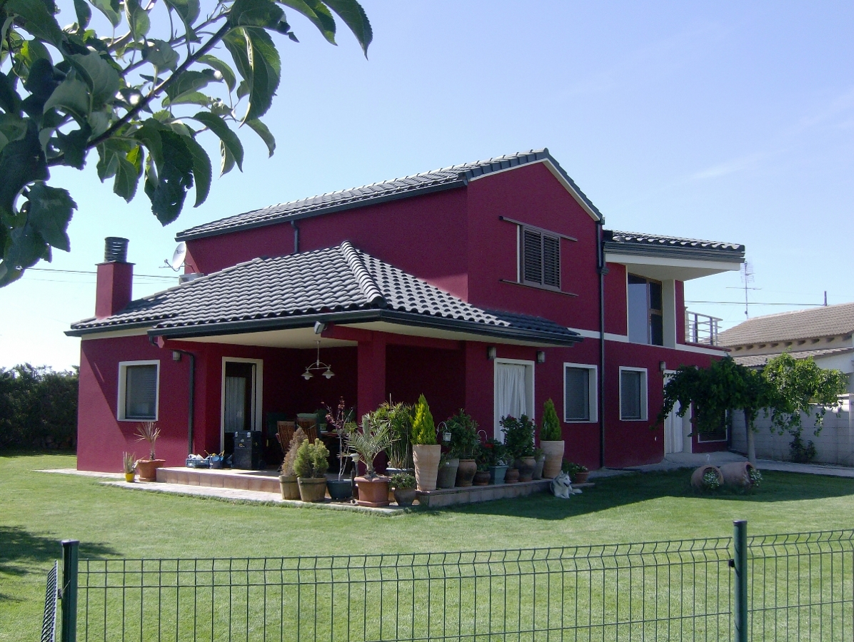 CASA AISLADA POR EL EXTERIOR