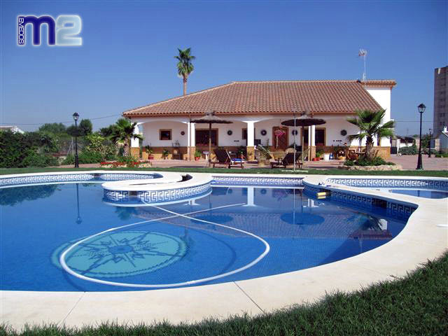 Casa Unifamiliar con Piscina