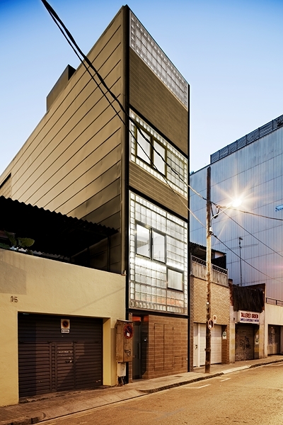 Casa unifamiliar entre medianeras en Sant Andreu (Barcelona)