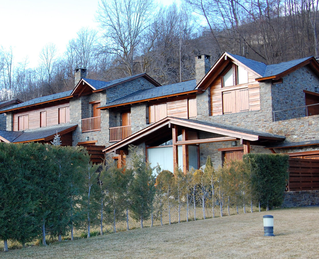 CASES APARELLADES A LA CERDANYA. GIRONA