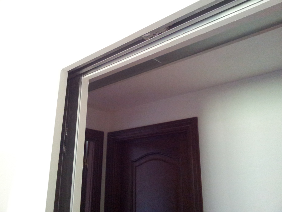 Casoneto para puerta corredera por interior de tabique.