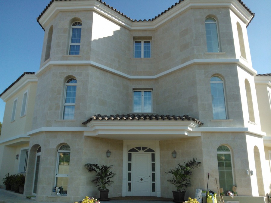 CASTILLO EN ZONA RESIDENCIAL LA COMA.GOLF.