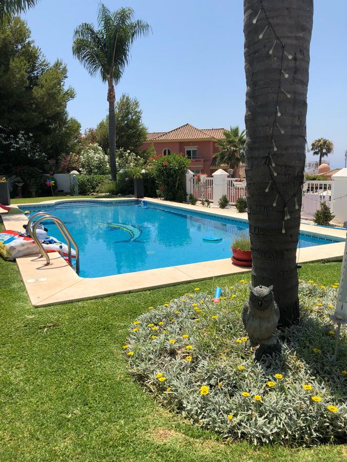 Y en verano nada no es mejor que la piscina limpia y la familia al lado