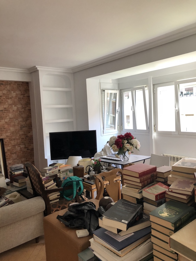 Cambio de color en el salón de gris a blanco roto