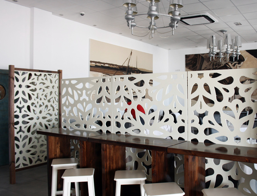 Celosía separación en salón de restaurante