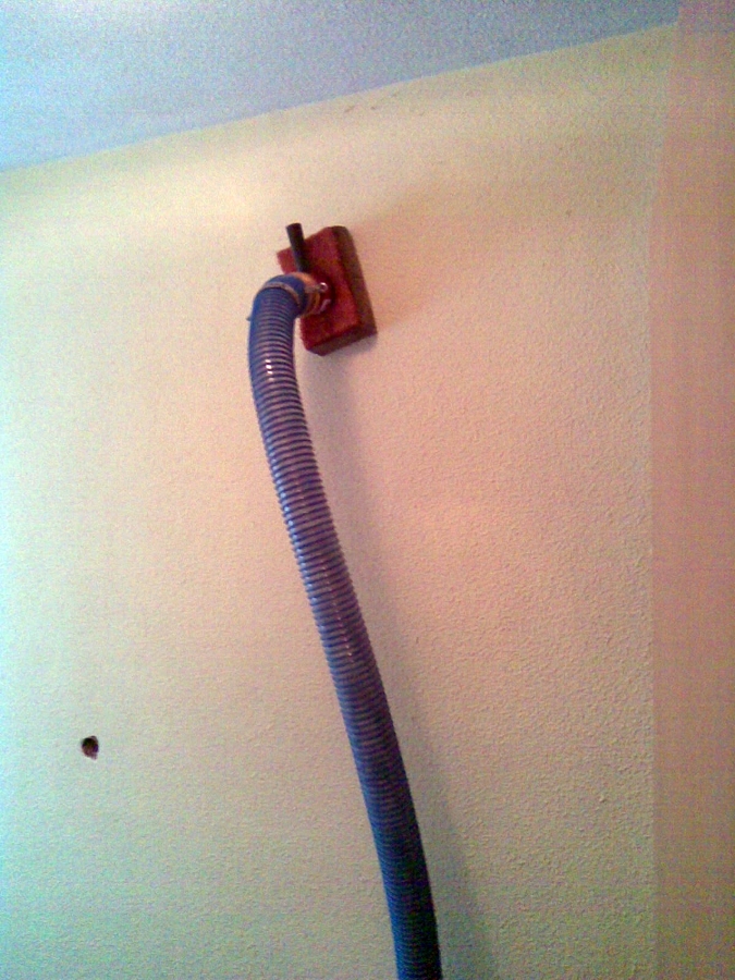 Celulosa rellenando la cámara de la fachada.