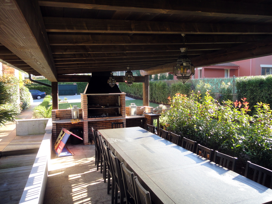 cenador con barbacoa