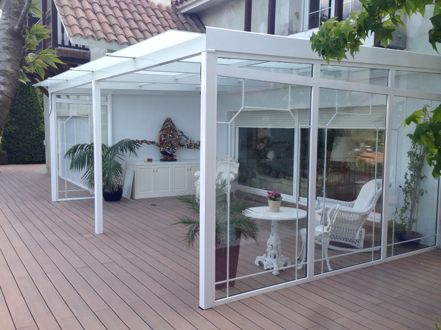 Cenador exterior con frontal abierto