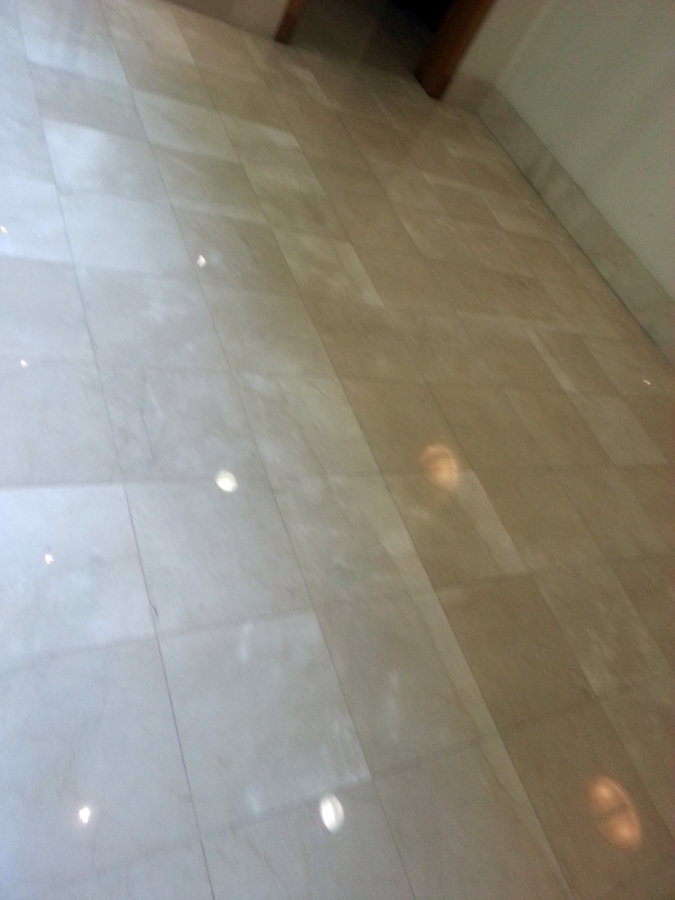 Centro comercial con Marmol Crema Marfil