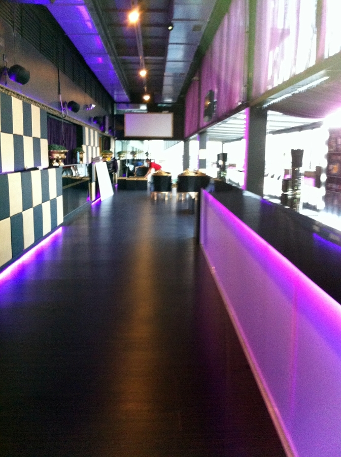 Centro comercial lLos Cantones , Roco