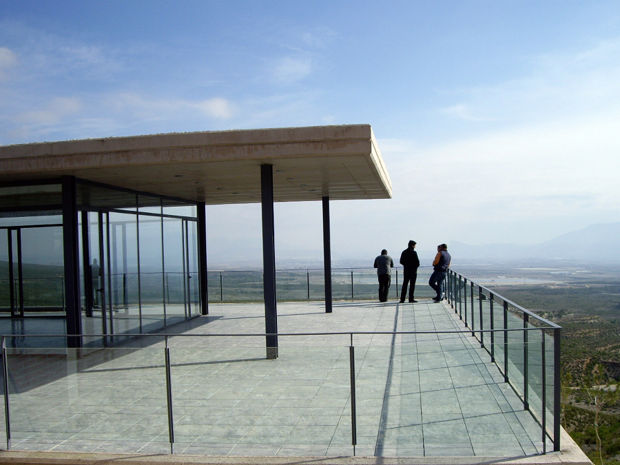 CENTRO DE VISITANTES EN LA CUEVA DEL PUERTO