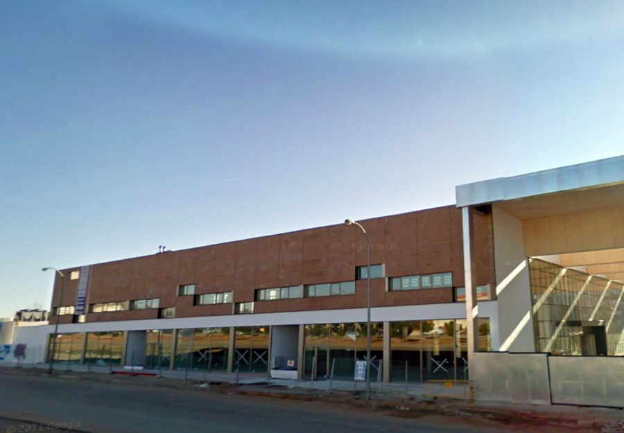 CENTRO FINANCIERO LOCALES Y OFICINAS