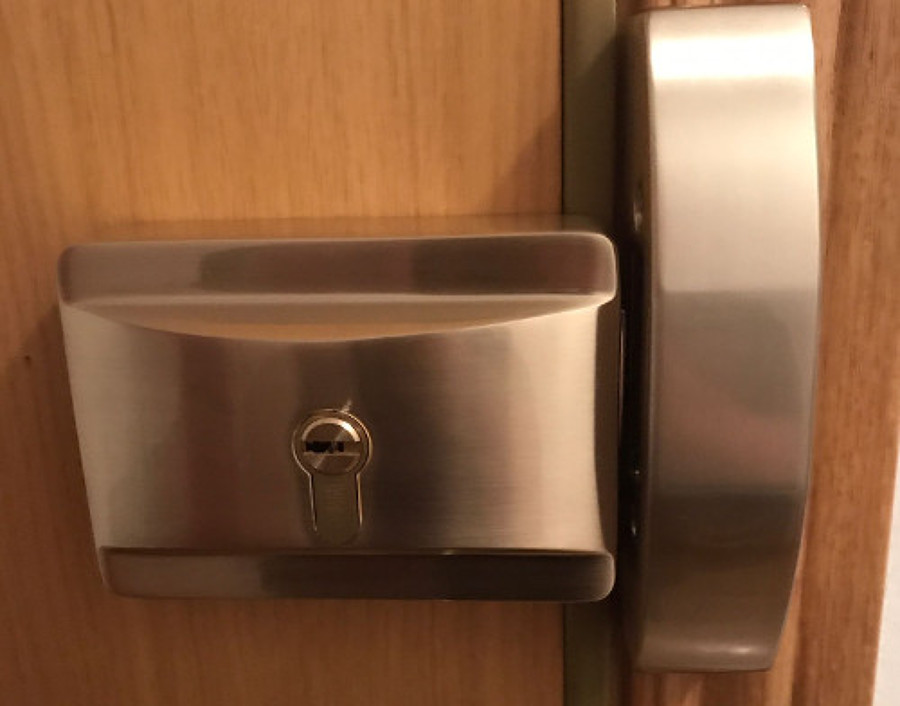 Cerradura sobreponer