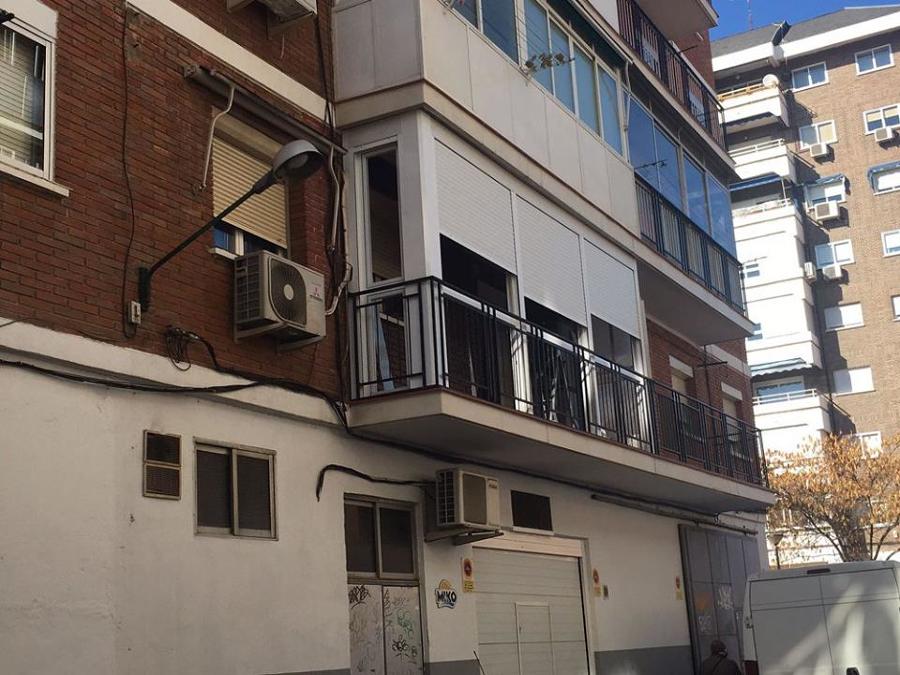 CERRAMIENTO CON PERSIANAS DE VENTANAS CORREDERAS