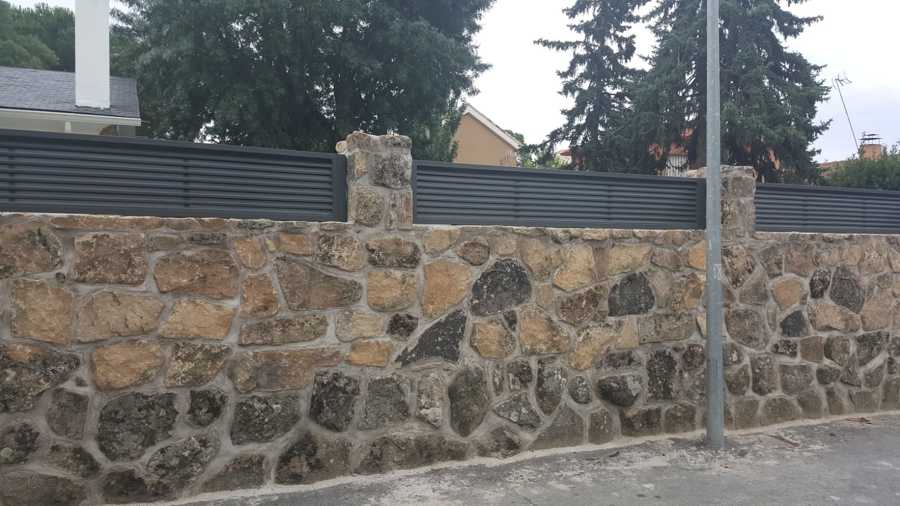 Cerramiento de piedra para casa