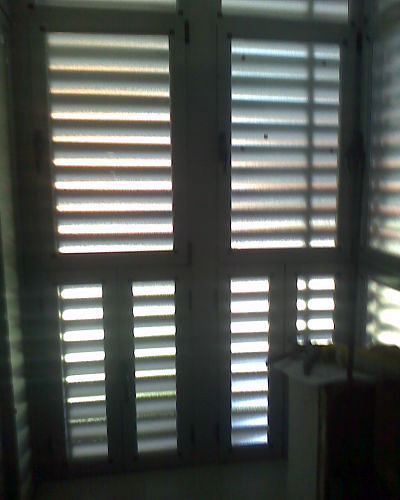 CERRAMIENTO CON PERSIANA